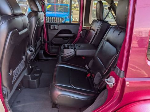 Used 2024 Jeep Wrangler Unlimited Rubicon AWD/4WD image 12