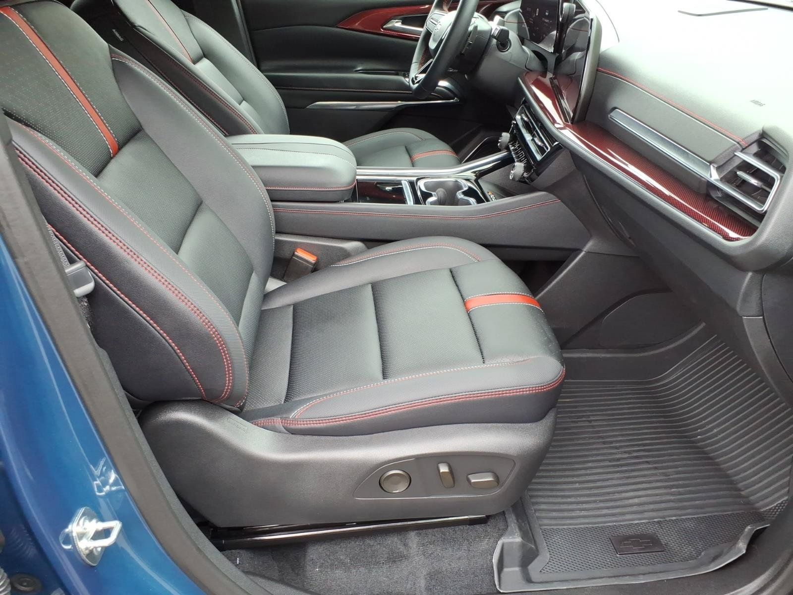 Used 2026 Chevrolet Traverse RS w/ LPO, Floor Liner Package AWD/4WD image 8