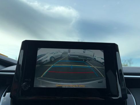 Used 2023 Toyota Corolla LE image 7