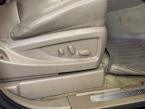 Used 2017 GMC Yukon SLT w/ Premium Edition image 32