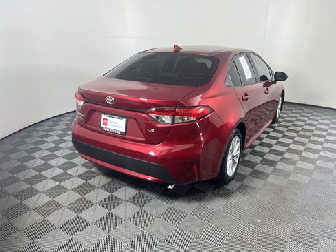 Used 2022 Toyota Corolla LE w/ LE Convenience Package FWD image 4