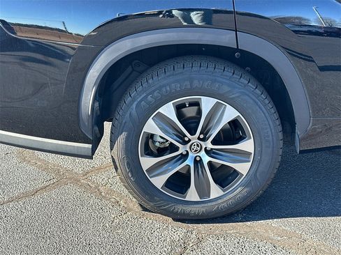 Used 2021 Toyota Highlander XLE image 17