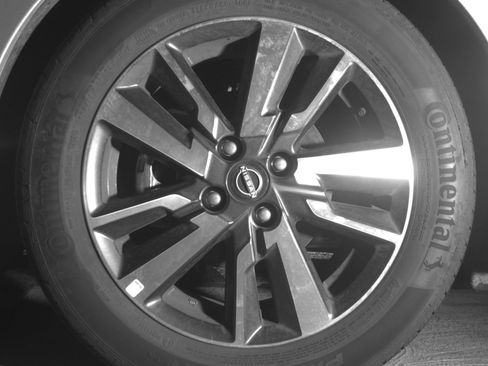 Used 2025 Nissan Versa SV FWD image 12