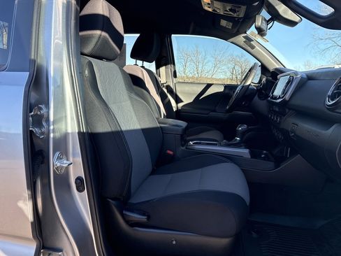 Used 2022 Toyota Tacoma TRD Off-Road image 30