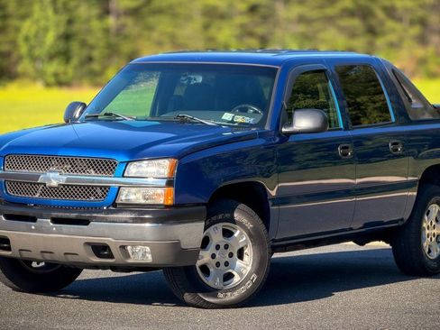 Used 2003 Chevrolet Avalanche 4x4 w/ Suspension Package, Off-Road image 6