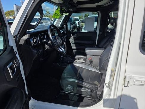 Used 2022 Jeep Wrangler Unlimited Sahara AWD/4WD image 9