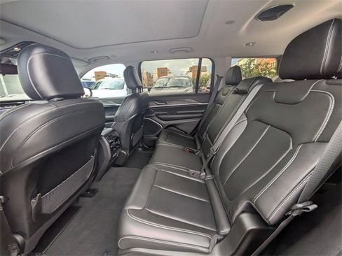 Used 2022 Jeep Grand Cherokee L Limited w/ Black Appearance Package image 11