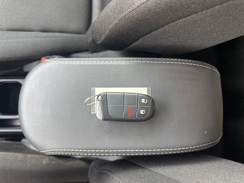 Used 2023 Jeep Renegade Latitude image 41