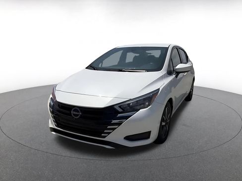 Used 2025 Nissan Versa SV FWD image 7