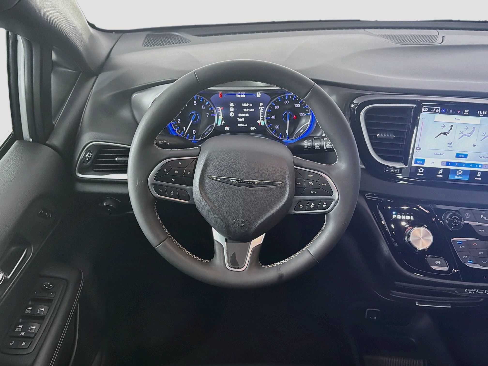 Used 2025 Chrysler Pacifica Select FWD image 18
