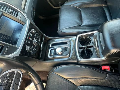 Used 2017 Chrysler 300 C image 20