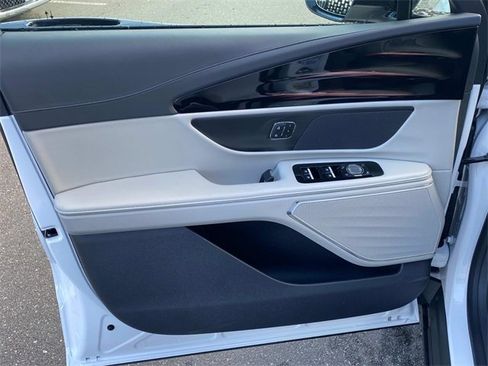 New 2026 Lincoln Nautilus Premier image 10