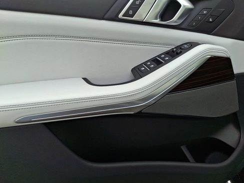 New 2026 BMW X5 xDrive40i w/ Climate Comfort Package image 9