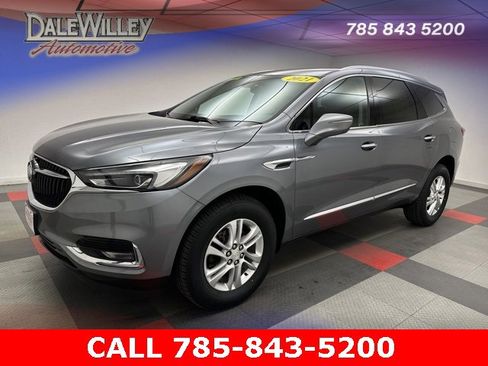 Used 2021 Buick Enclave Essence image 3