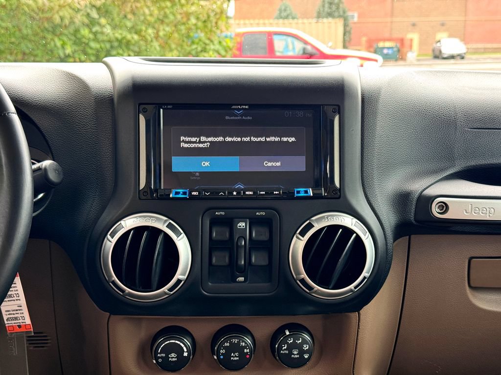 Used 2012 Jeep Wrangler Unlimited Sahara w/ Connectivity Group AWD/4WD image 27