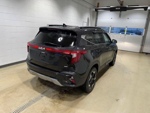 Used 2014 Subaru Forester 2.5i Premium w/ All-Weather Package AWD/4WD image 5