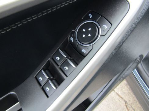 Used 2023 Ford Explorer XLT w/ Equipment Group 202A image 14