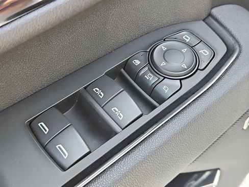 Used 2025 GMC Sierra 2500 AT4 image 20