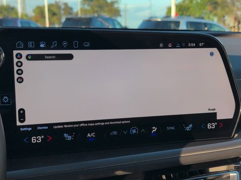 Used 2025 Chevrolet Traverse LT image 14