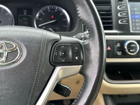 Used 2015 Toyota Highlander XLE AWD/4WD image 9
