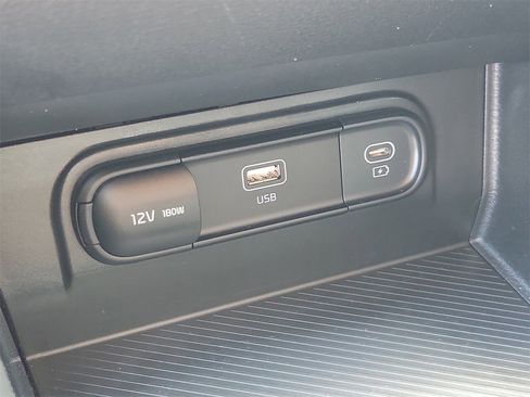 Used 2025 Kia Sportage LX image 28
