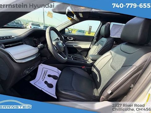 Used 2023 Jeep Compass Limited w/ Sun and Sound Group AWD/4WD image 23