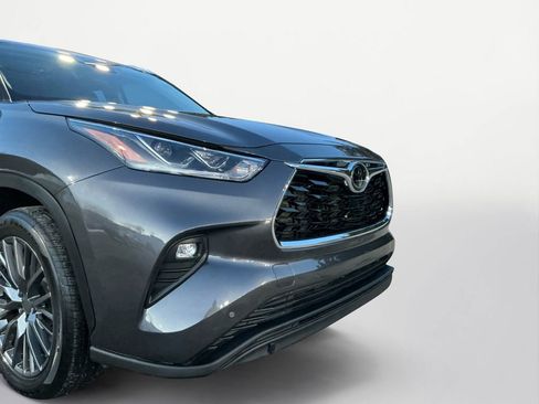 Used 2021 Toyota Highlander Limited image 2