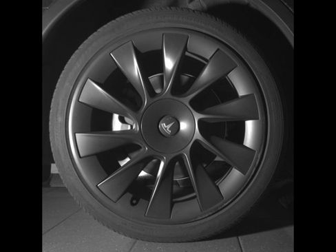 Used 2024 Tesla Model Y Long Range AWD/4WD image 11