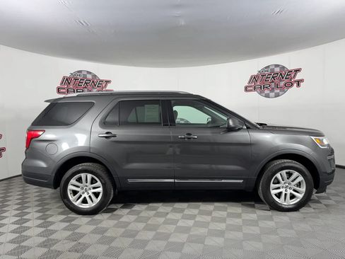 Used 2018 Ford Explorer XLT AWD/4WD image 8