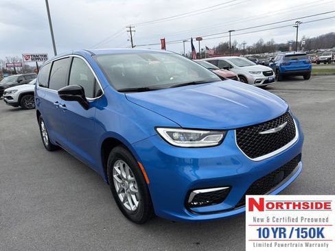 New 2026 Chrysler Pacifica Select image 3