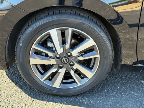 Used 2023 Nissan Versa SV image 10