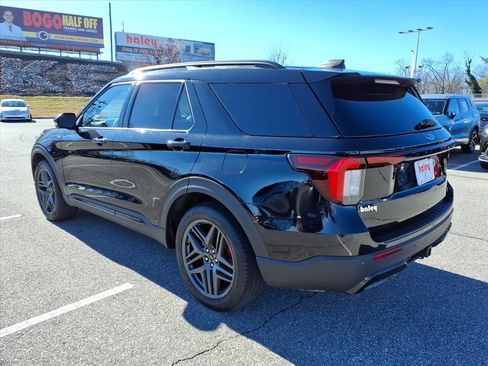 Used 2025 Ford Explorer ST-Line w/ ST-Line Street Pack image 7