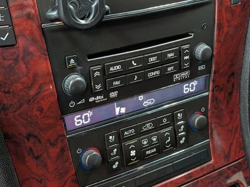 Used 2013 Cadillac Escalade Luxury AWD/4WD image 25