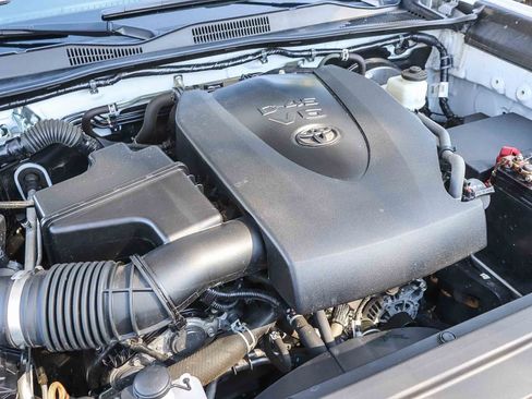 Certified 2020 Toyota Tacoma SR5 image 29