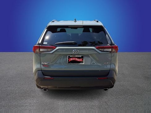 Used 2021 Toyota RAV4 XLE w/ Convenience Package FWD image 5