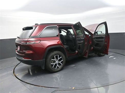 Used 2025 Jeep Grand Cherokee Limited w/ MOPAR Finishing Package image 41