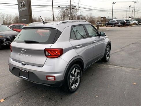 Used 2025 Hyundai Venue SEL image 5