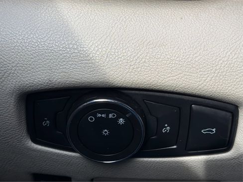 Used 2017 Lincoln Continental Reserve w/ Luxury Package image 16