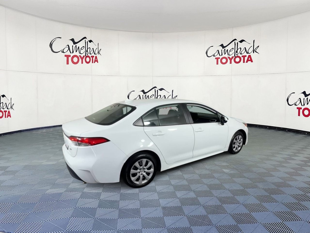 Used 2025 Toyota Corolla LE FWD image 2