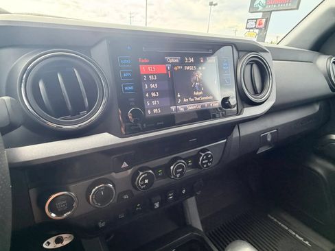 Used 2019 Toyota Tacoma TRD Sport w/ Technology Package AWD/4WD image 15