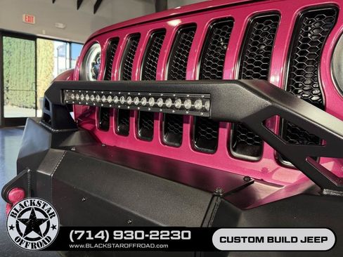 Used 2022 Jeep Wrangler Unlimited Sahara w/ Cold Weather Group AWD/4WD image 8