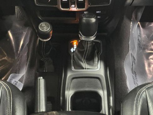 Used 2018 Jeep Wrangler Unlimited Sahara image 13