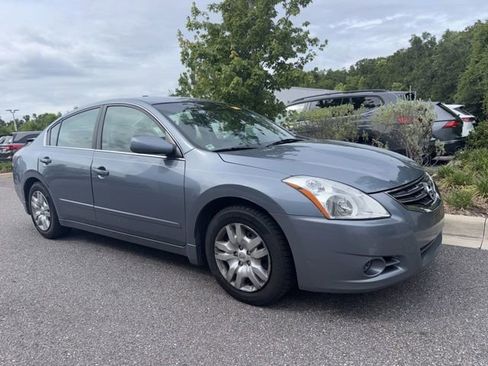 Used 2010 Nissan Altima 2.5 S FWD image 1