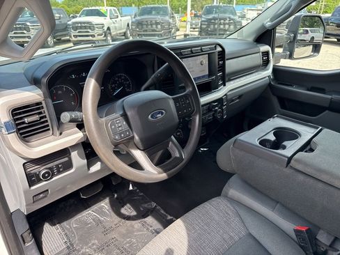 Used 2024 Ford F250 XLT AWD/4WD image 2