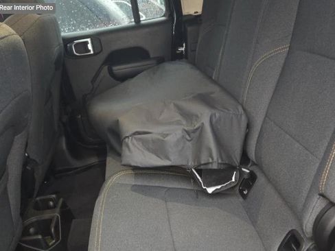 Used 2025 Jeep Gladiator Sport image 13