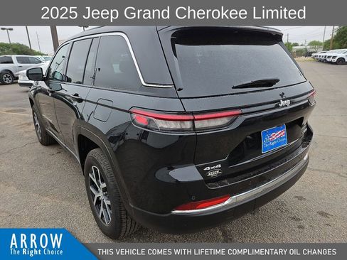 Used 2025 Jeep Grand Cherokee Limited AWD/4WD image 9