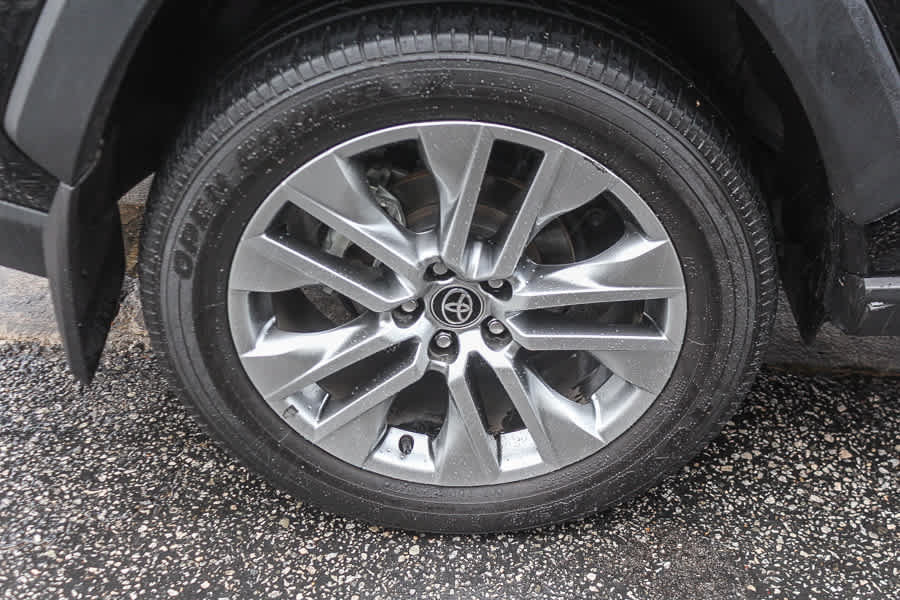 Used 2022 Toyota RAV4 XLE Premium AWD/4WD image 11