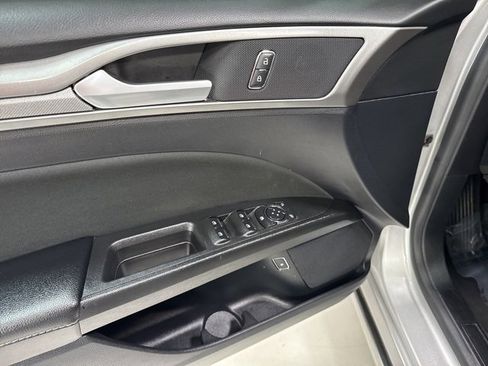 Used 2019 Ford Fusion SE image 9