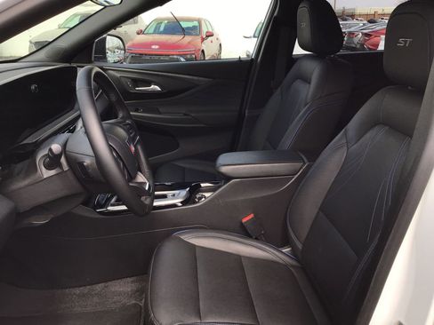 Used 2025 Buick Envista Sport Touring FWD image 25