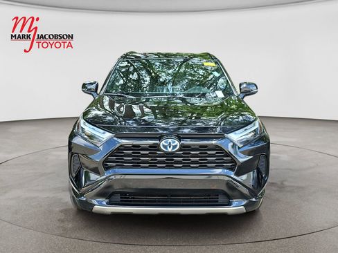 Used 2022 Toyota RAV4 SE AWD/4WD image 2